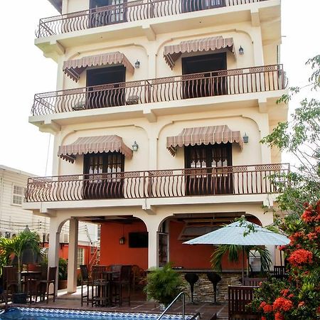 Windjammer International Cuisine & Comfort Inn Джорджтаун Экстерьер фото