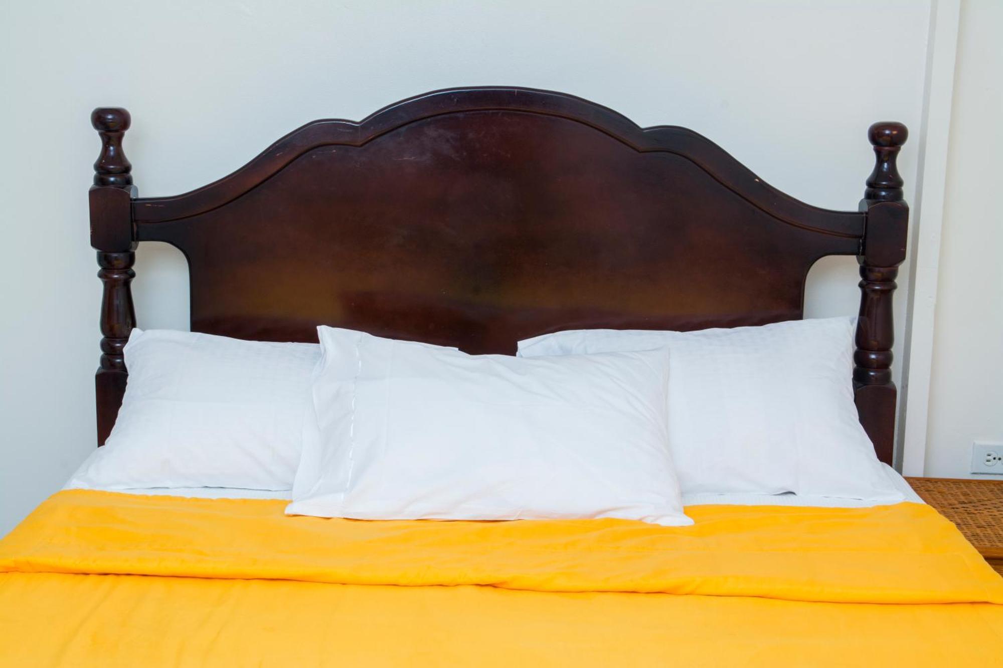 Windjammer International Cuisine & Comfort Inn Джорджтаун Номер фото