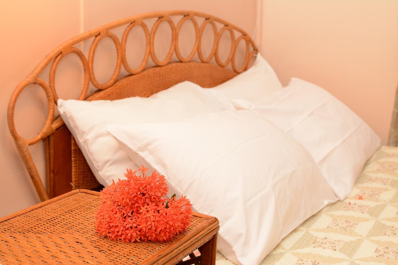 Windjammer International Cuisine & Comfort Inn Джорджтаун Экстерьер фото