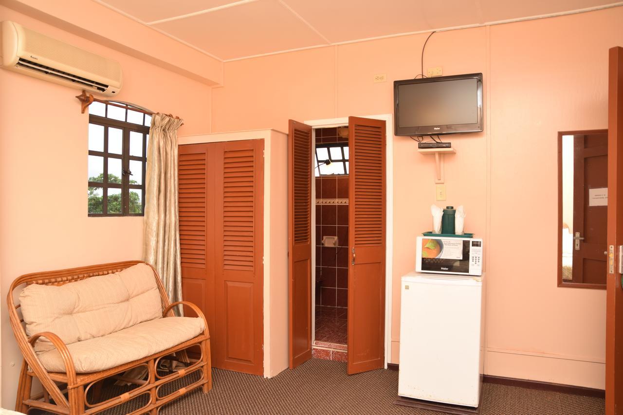 Windjammer International Cuisine & Comfort Inn Джорджтаун Экстерьер фото