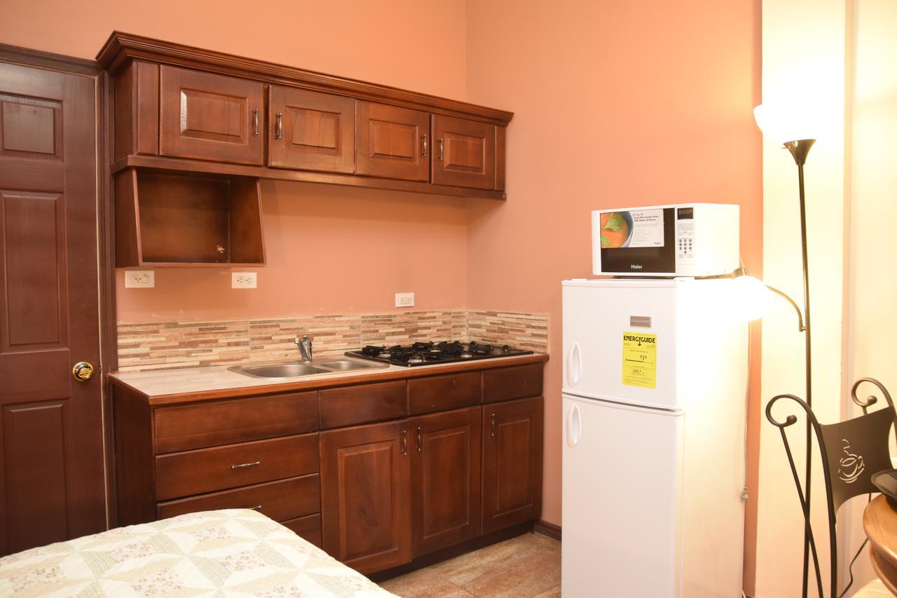 Windjammer International Cuisine & Comfort Inn Джорджтаун Экстерьер фото