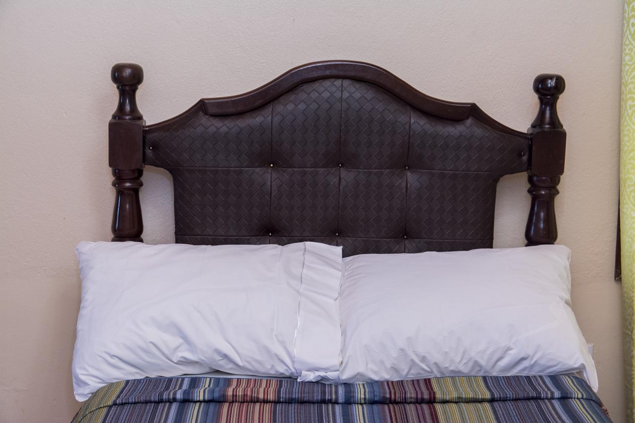 Windjammer International Cuisine & Comfort Inn Джорджтаун Экстерьер фото