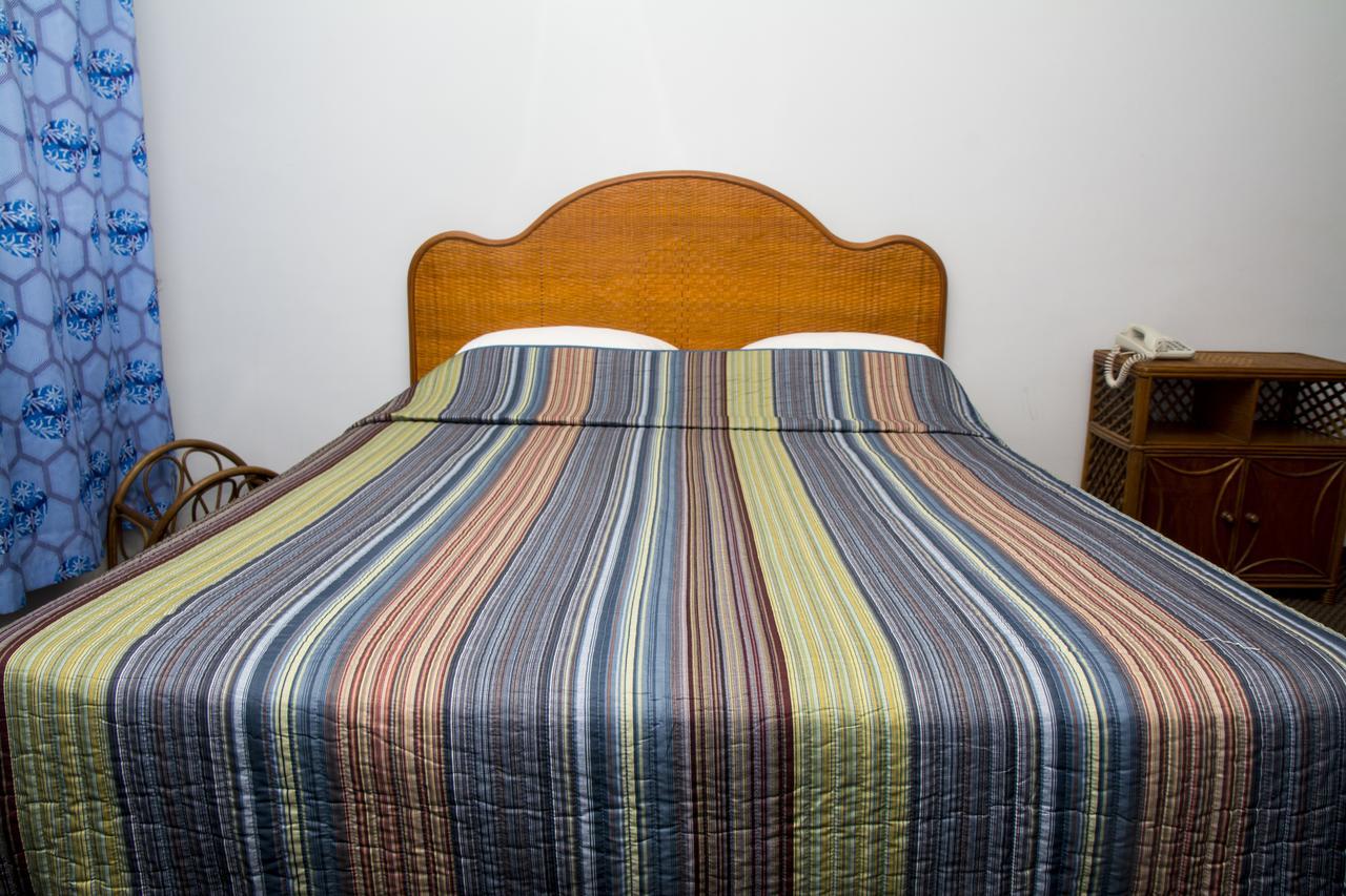 Windjammer International Cuisine & Comfort Inn Джорджтаун Экстерьер фото