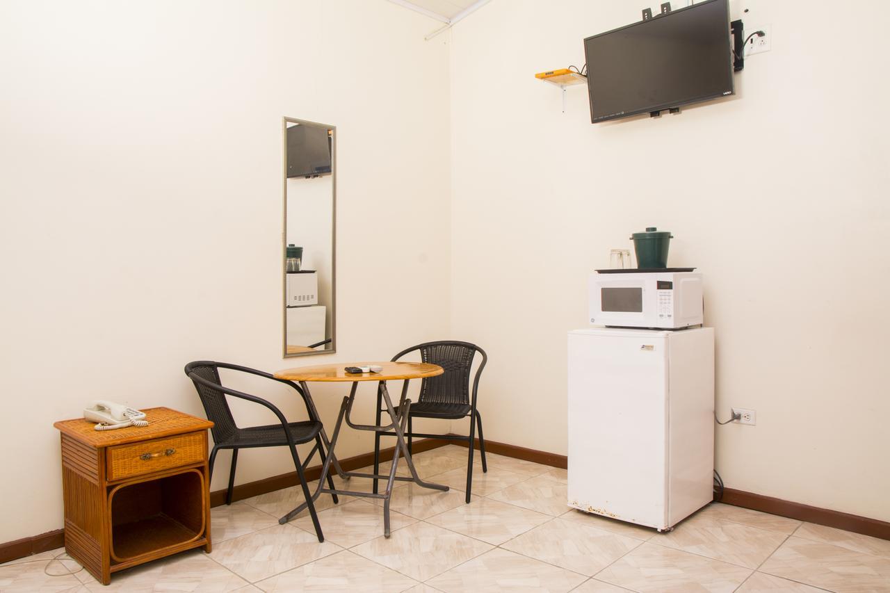 Windjammer International Cuisine & Comfort Inn Джорджтаун Экстерьер фото