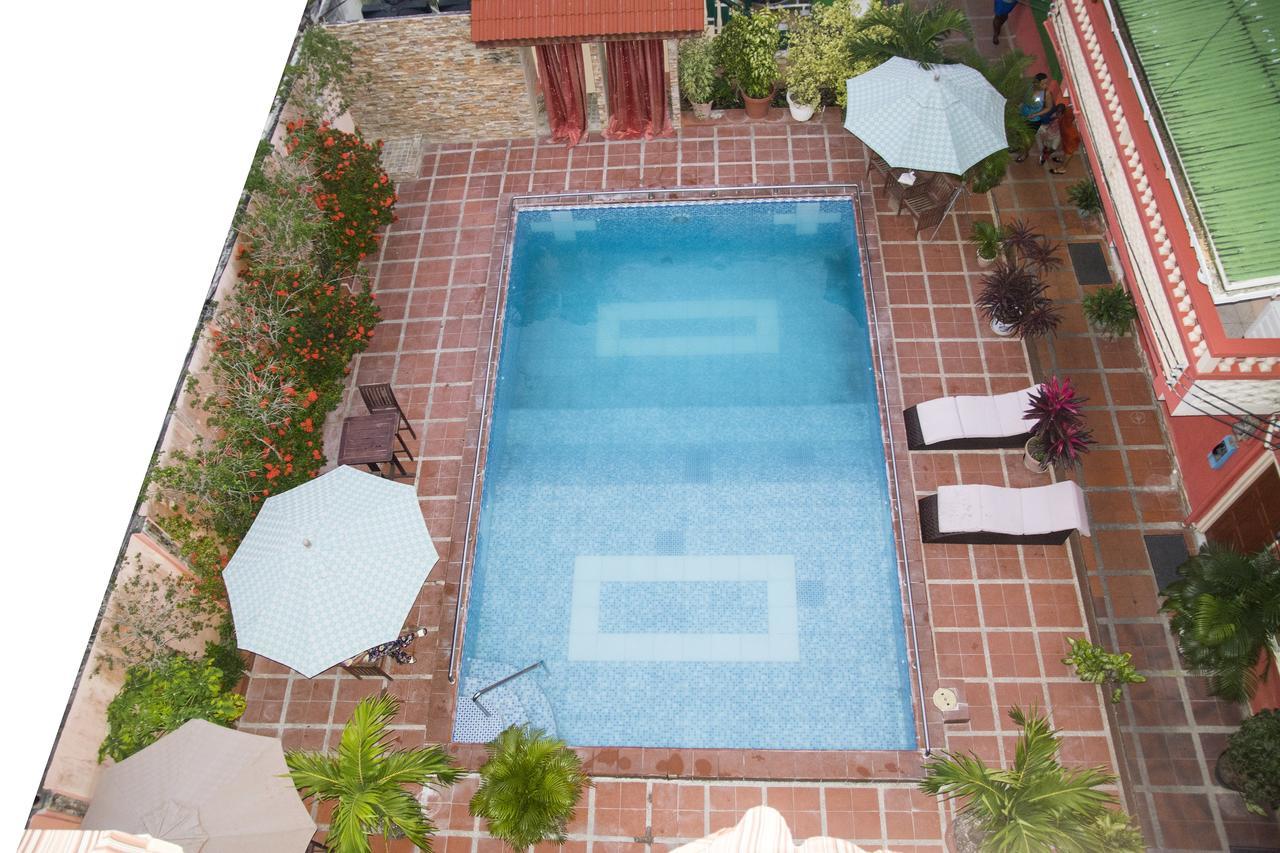 Windjammer International Cuisine & Comfort Inn Джорджтаун Экстерьер фото