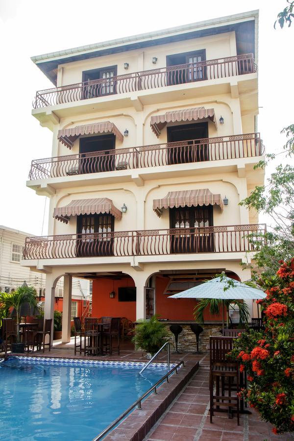 Windjammer International Cuisine & Comfort Inn Джорджтаун Экстерьер фото