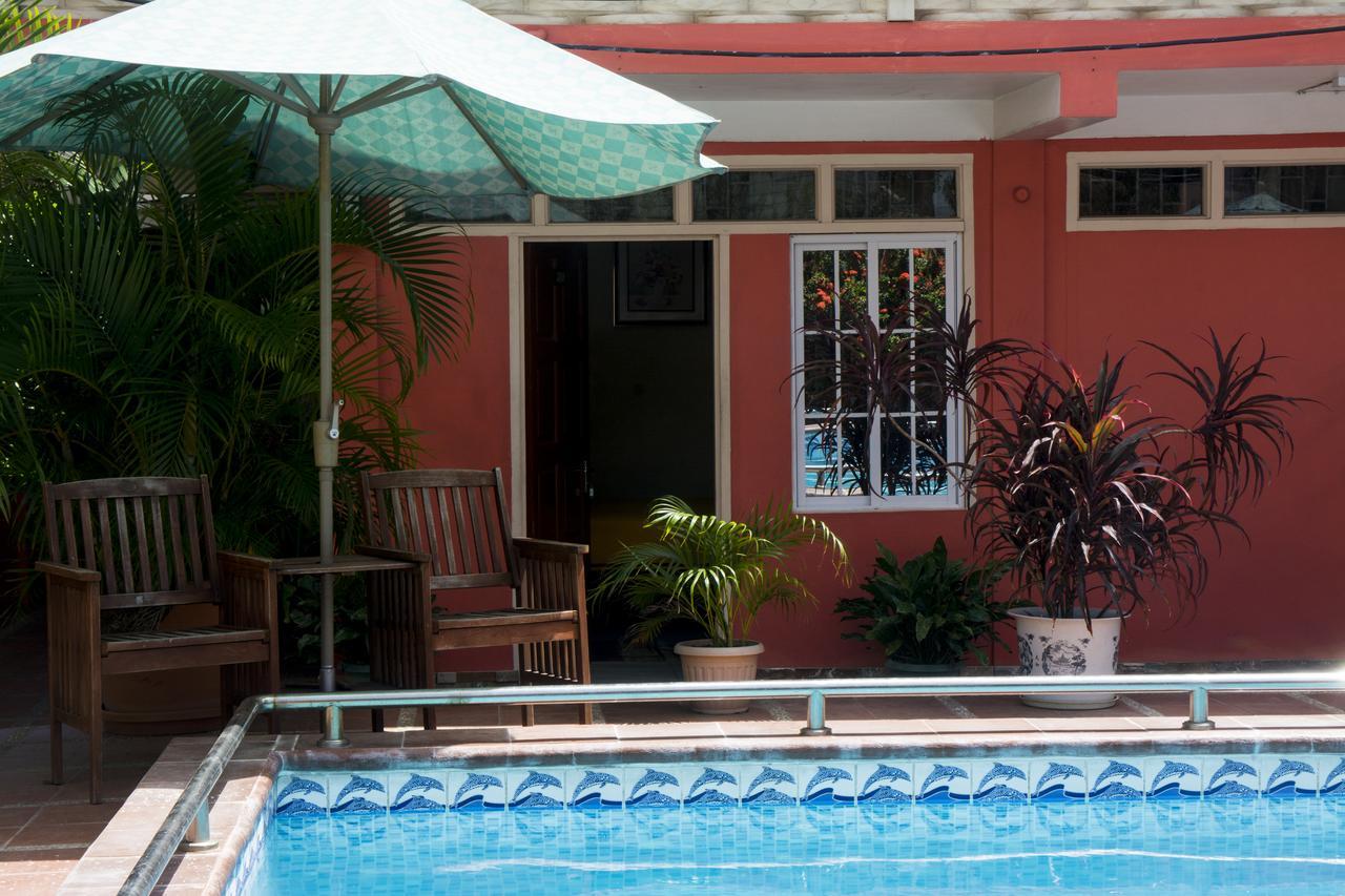 Windjammer International Cuisine & Comfort Inn Джорджтаун Экстерьер фото