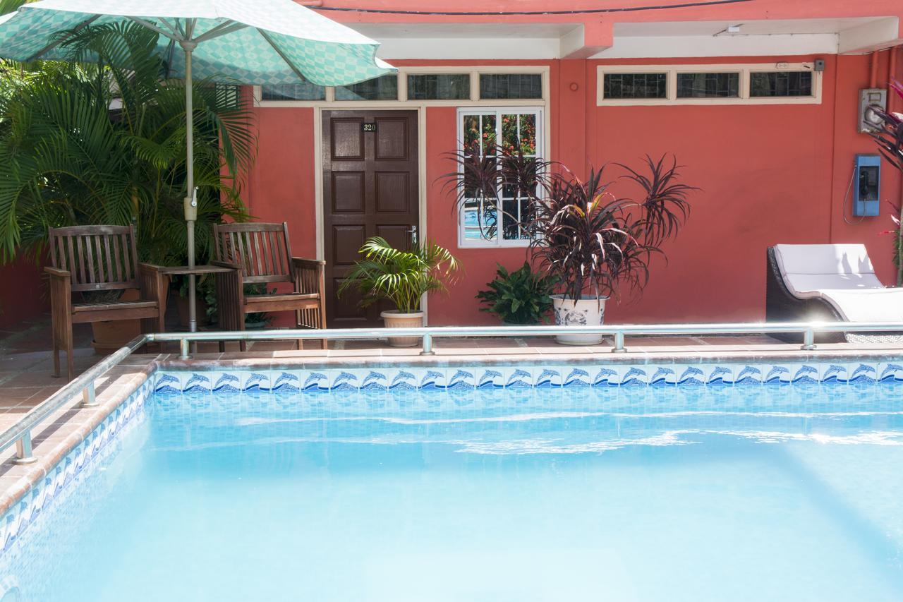 Windjammer International Cuisine & Comfort Inn Джорджтаун Экстерьер фото