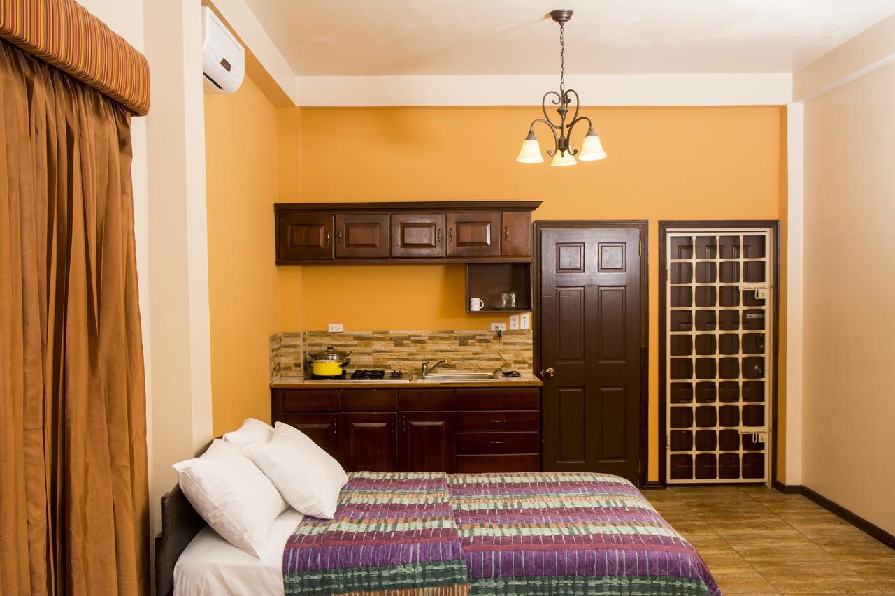 Windjammer International Cuisine & Comfort Inn Джорджтаун Экстерьер фото