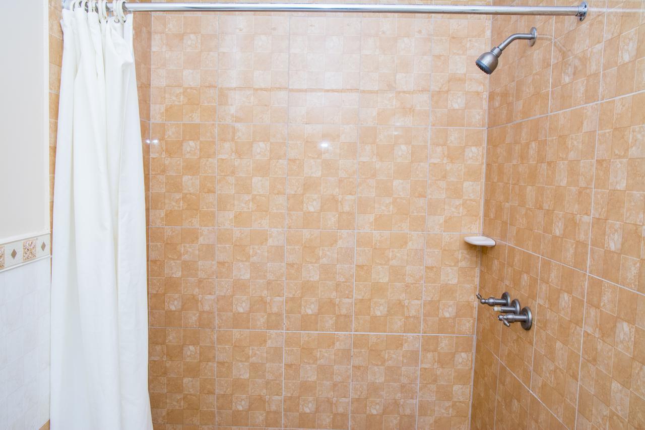 Windjammer International Cuisine & Comfort Inn Джорджтаун Экстерьер фото
