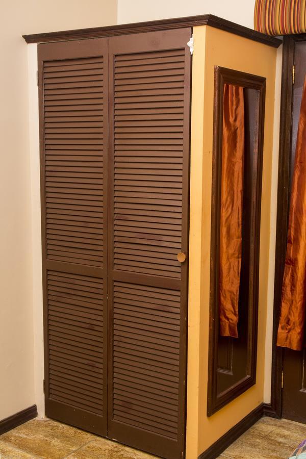 Windjammer International Cuisine & Comfort Inn Джорджтаун Экстерьер фото