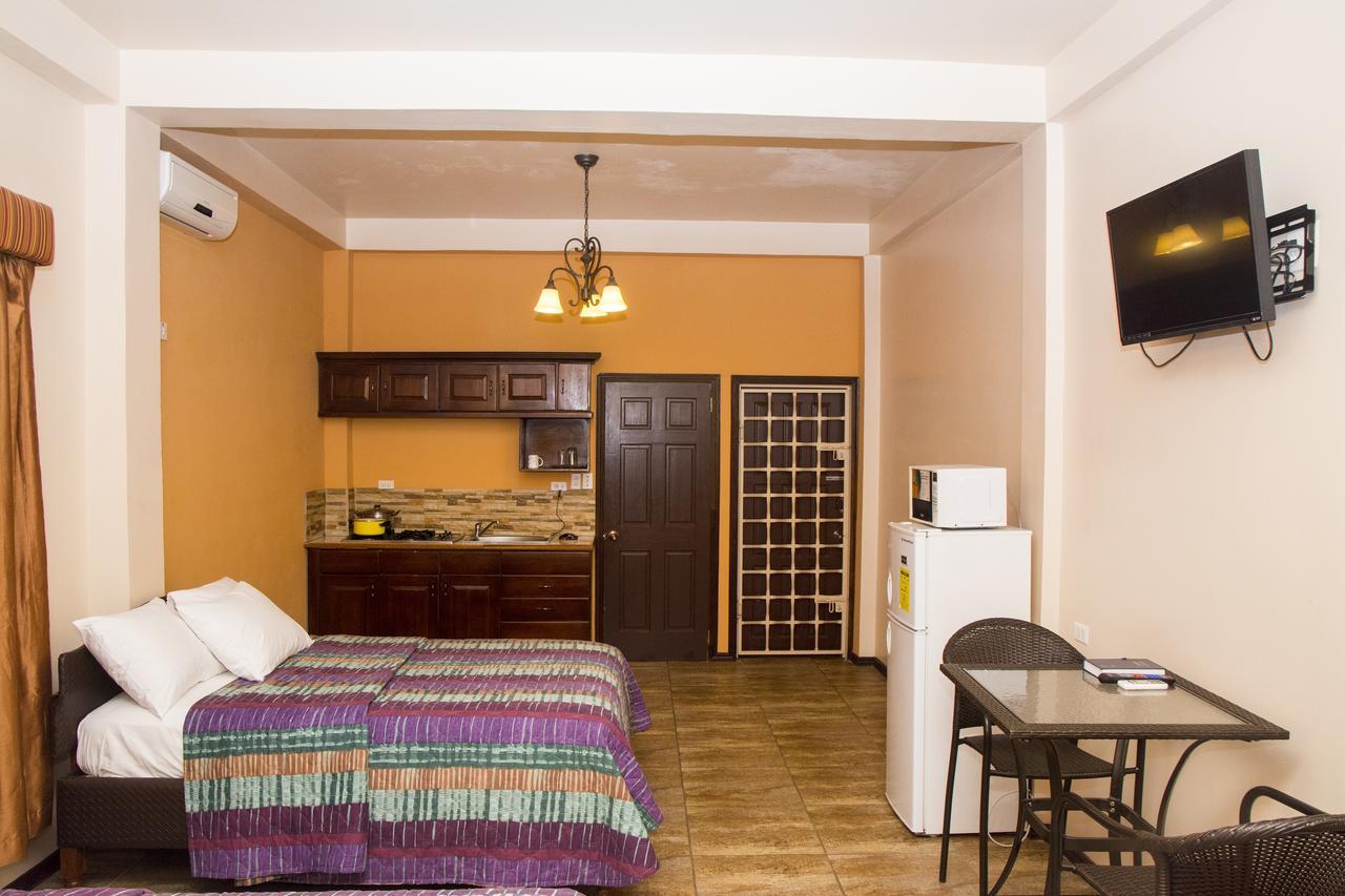 Windjammer International Cuisine & Comfort Inn Джорджтаун Экстерьер фото