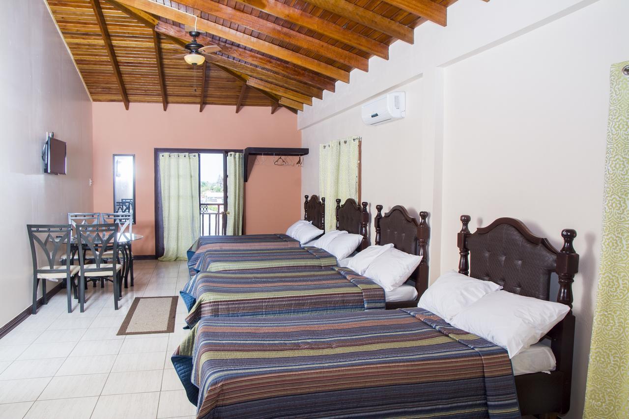 Windjammer International Cuisine & Comfort Inn Джорджтаун Экстерьер фото