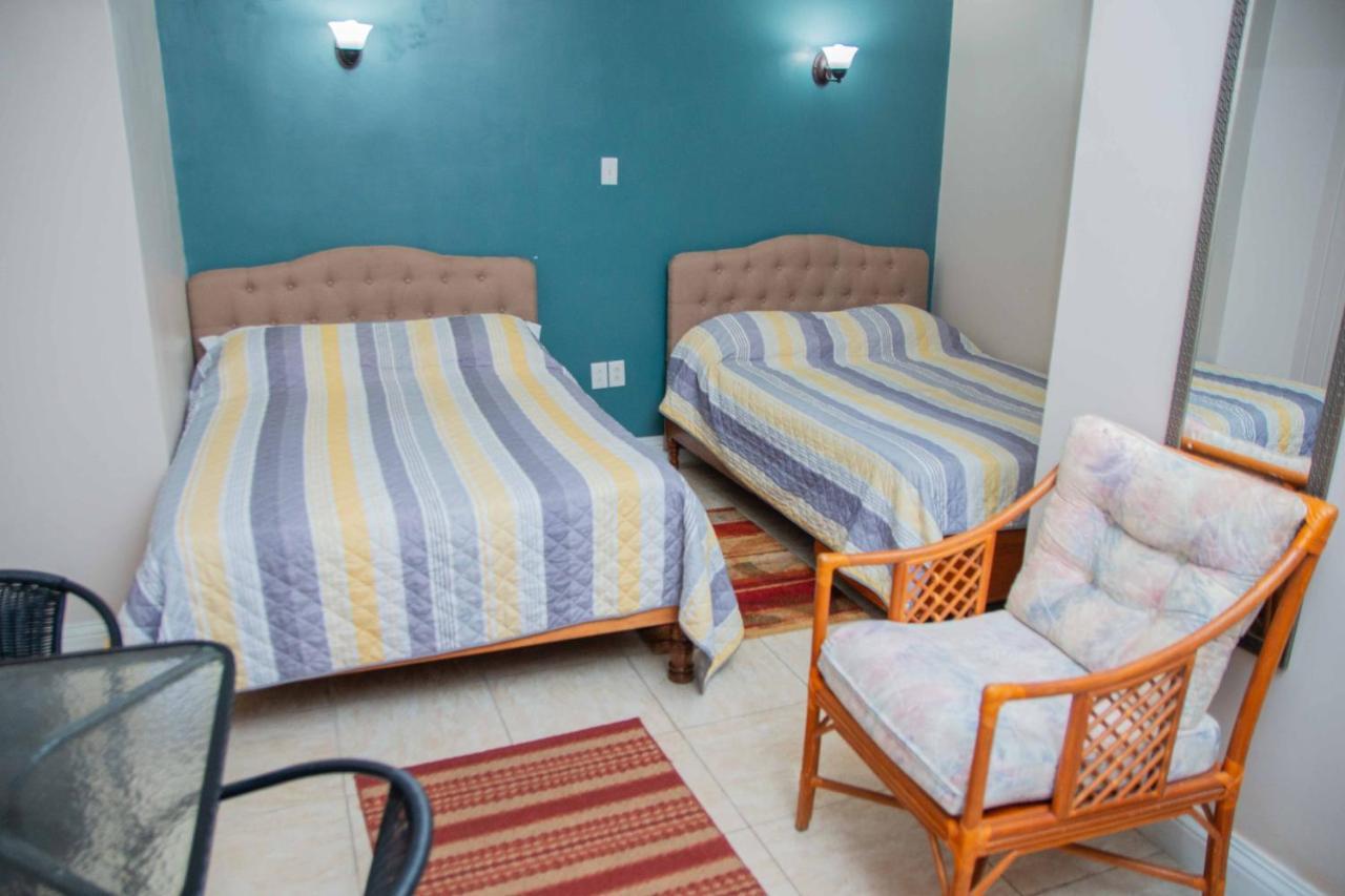 Windjammer International Cuisine & Comfort Inn Джорджтаун Экстерьер фото
