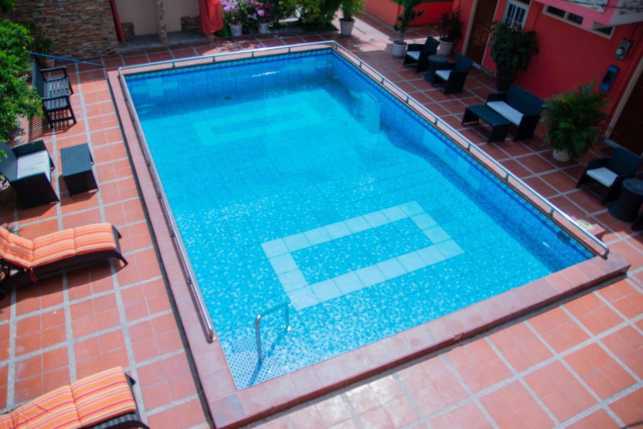 Windjammer International Cuisine & Comfort Inn Джорджтаун Экстерьер фото